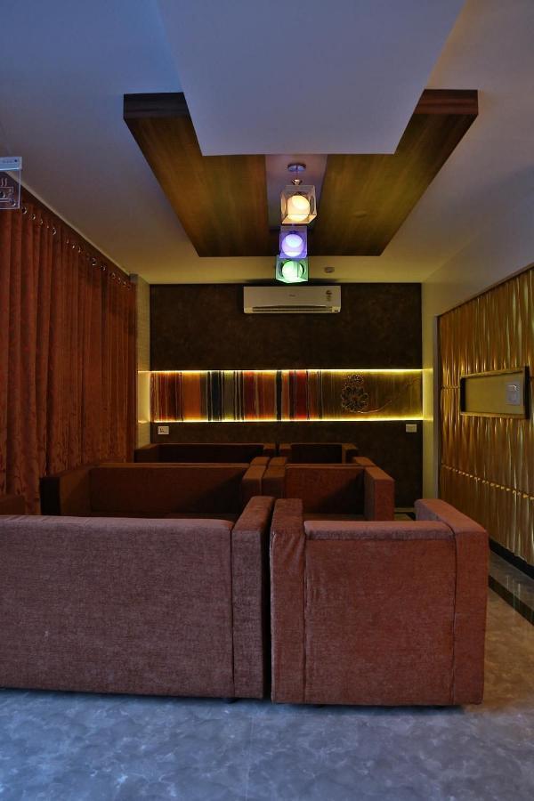 Continento The Classic Hotel Tirur Esterno foto