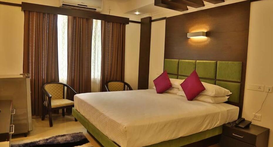 Continento The Classic Hotel Tirur Esterno foto