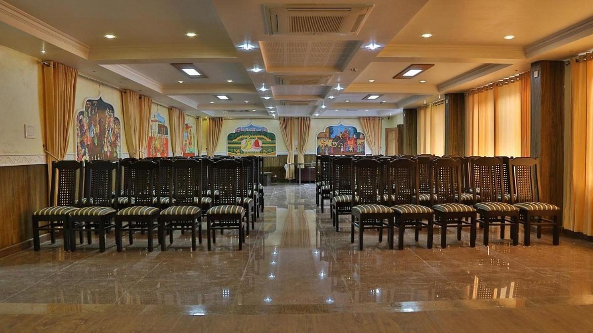 Continento The Classic Hotel Tirur Esterno foto