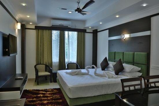 Continento The Classic Hotel Tirur Esterno foto