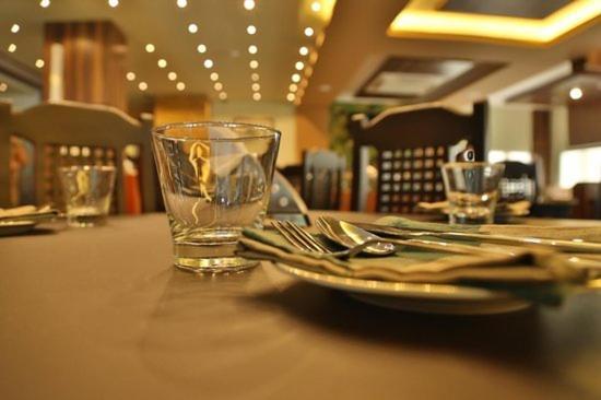 Continento The Classic Hotel Tirur Esterno foto